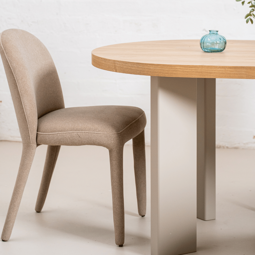 Chaise de salle à manger minimaliste en lin couleur sable