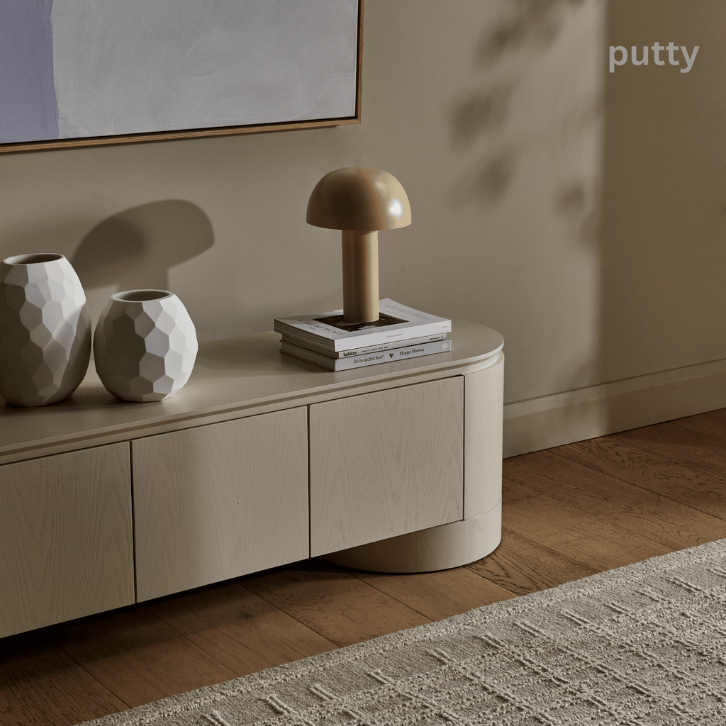 Meuble TV minimaliste en chêne noir pour salon