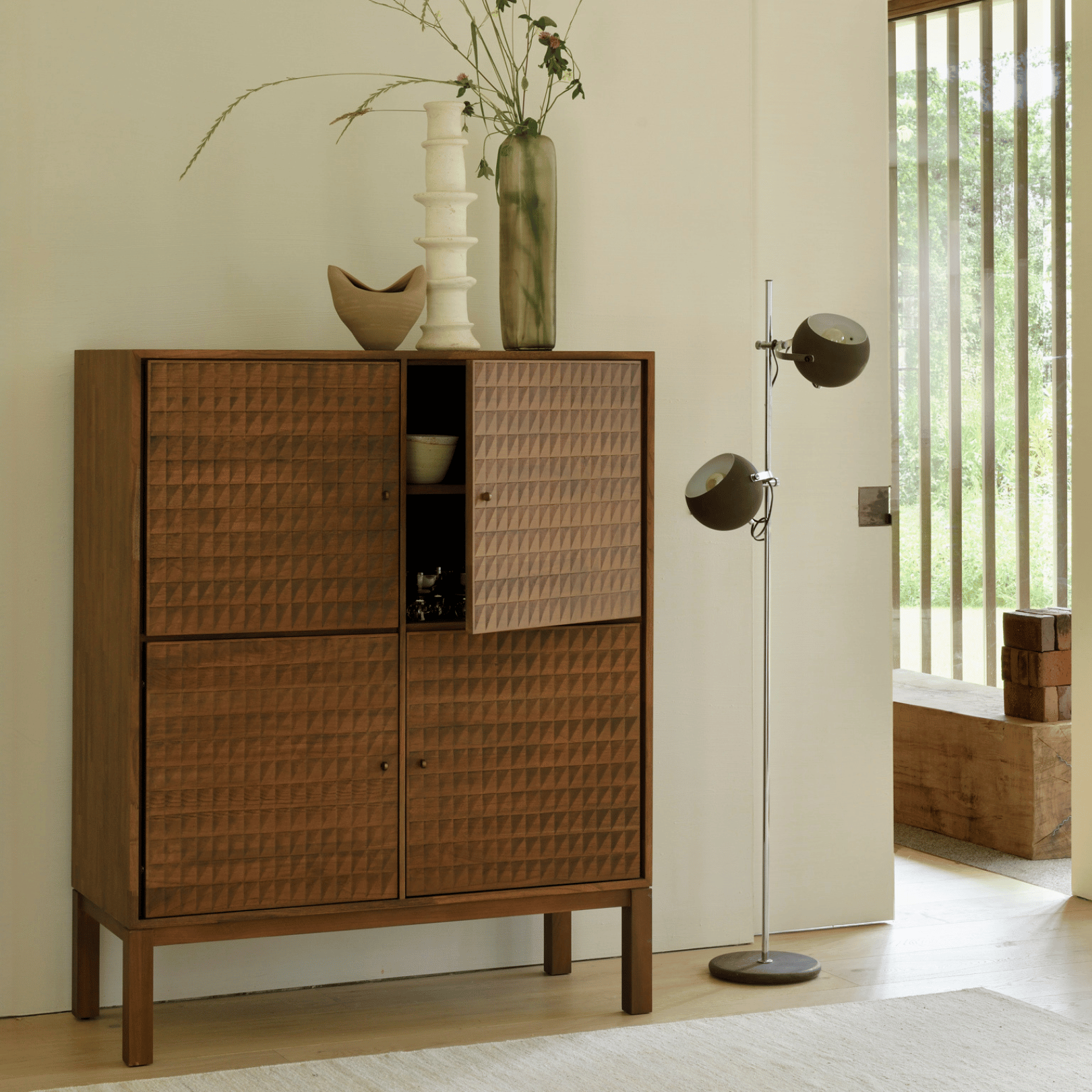 Meuble de rangement moderne marron avec espace de rangement pour salon