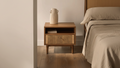 Table de chevet en noyer naturel de style Mid-Century pour chambre à coucher