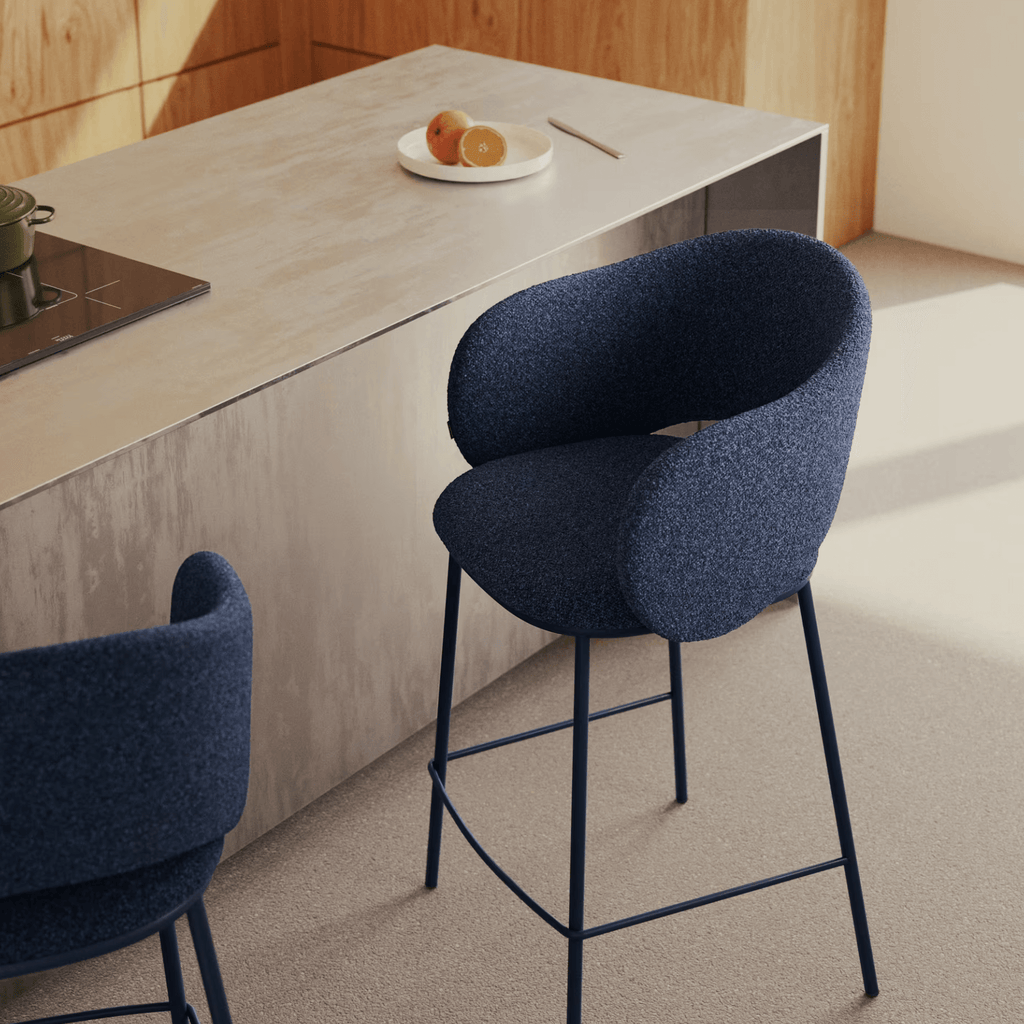 Tabouret de bar moderne en chenille marine avec mousse haute densité et dossier incurvé pour la cuisine
