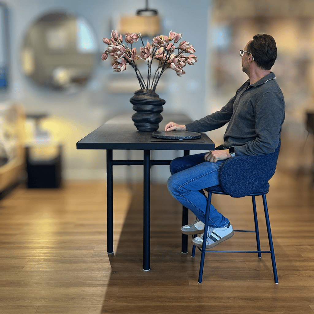 Tabouret de bar moderne en chenille marine avec mousse haute densité et dossier incurvé pour la cuisine