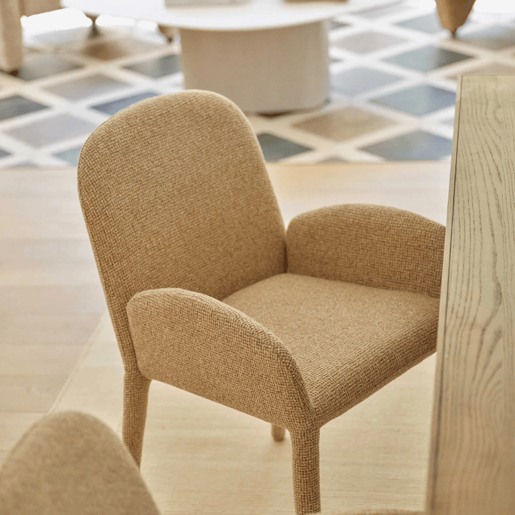 Chaise de salle à manger en métal avec dossier incurvé et rembourré pour salle à manger