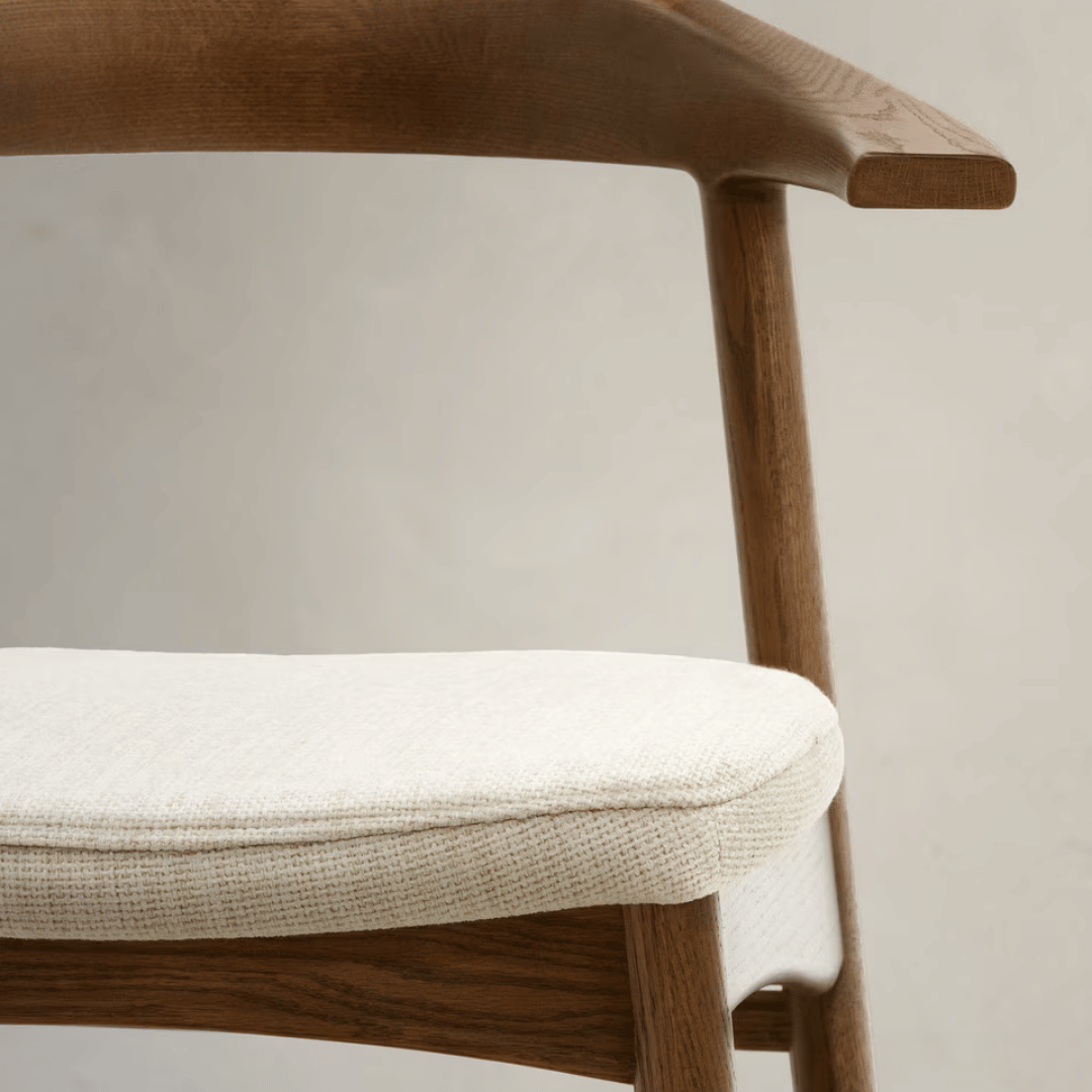 Chaise de salle à manger en noyer marron avec dossier incurvé
