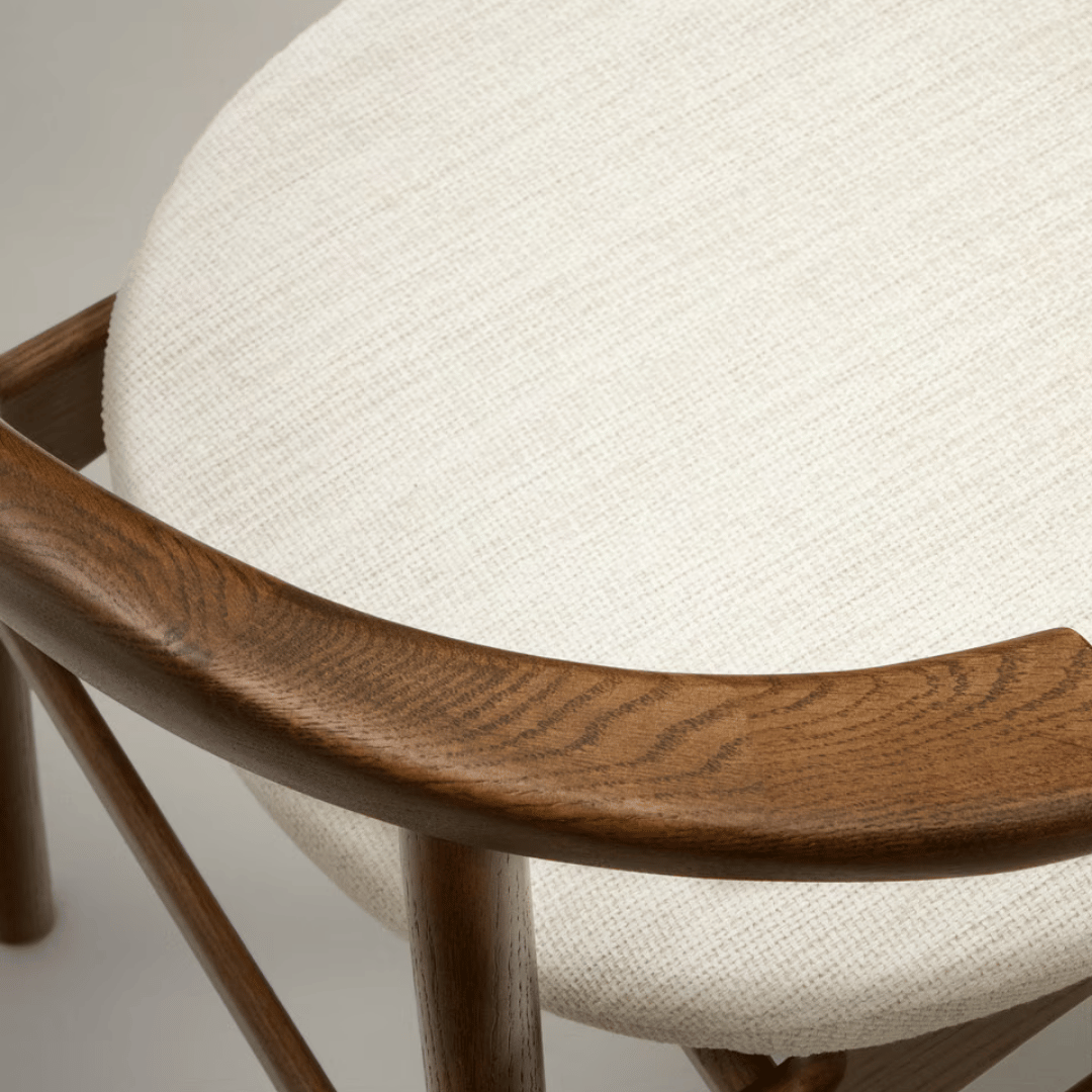 Chaise de salle à manger en noyer marron avec dossier incurvé