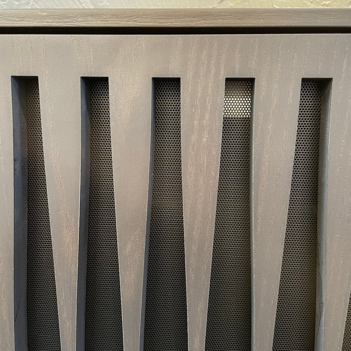 Meuble TV en frêne anthracite de style Mid-Century pour salon