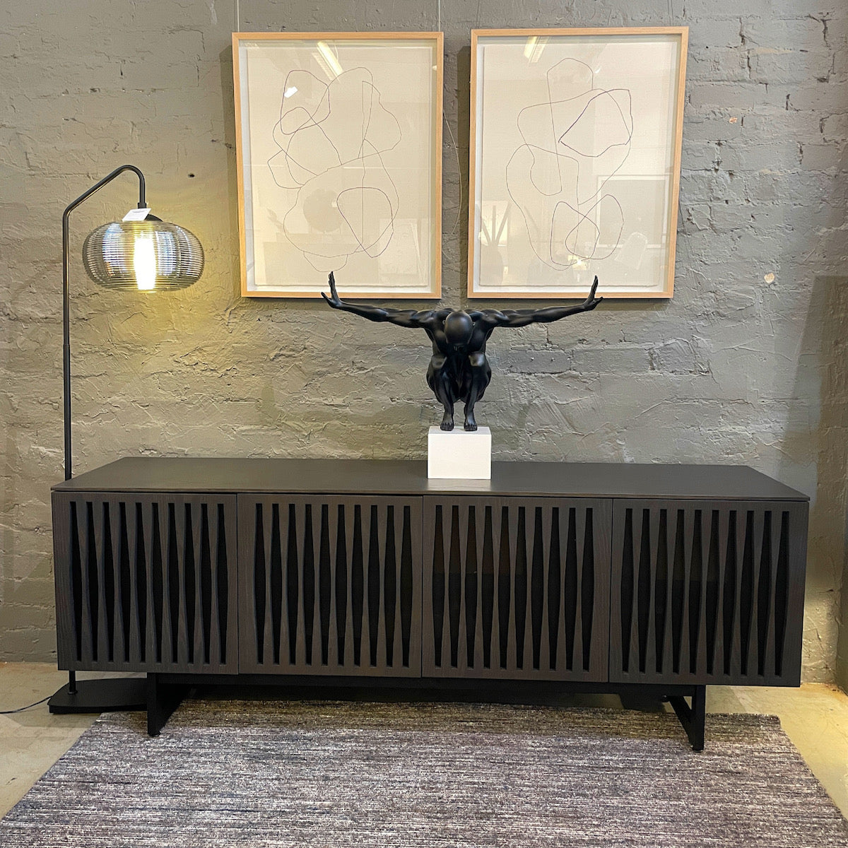 Meuble TV en frêne anthracite de style Mid-Century pour salon