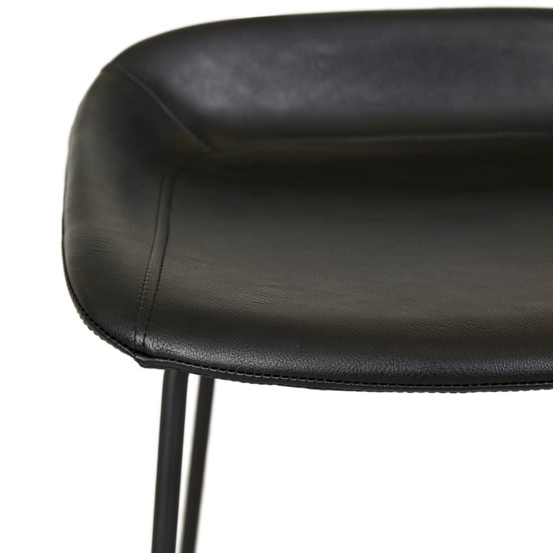 Tabouret de bar vintage en cuir noir mat avec dossier incurvé pour cuisine