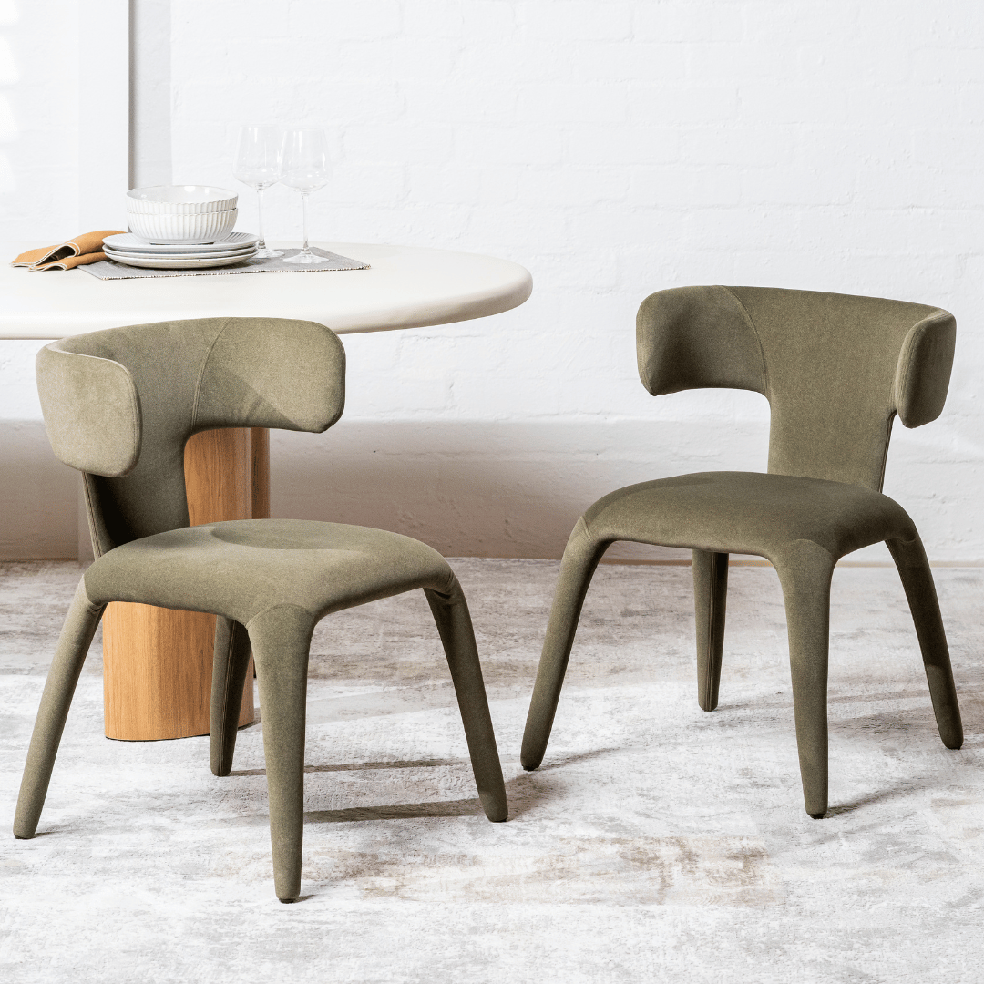 Chaise de salle à manger en tissu vert avec dossier incurvé