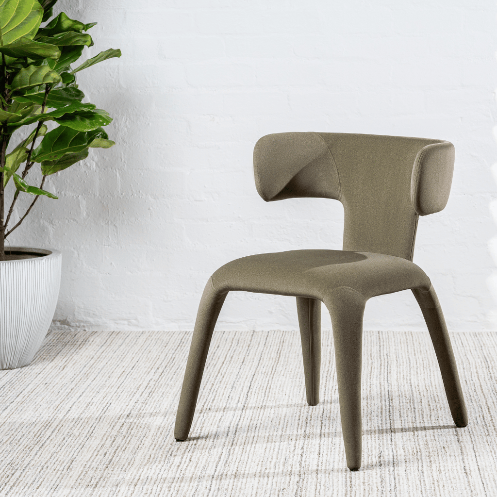 Chaise de salle à manger en tissu vert avec dossier incurvé
