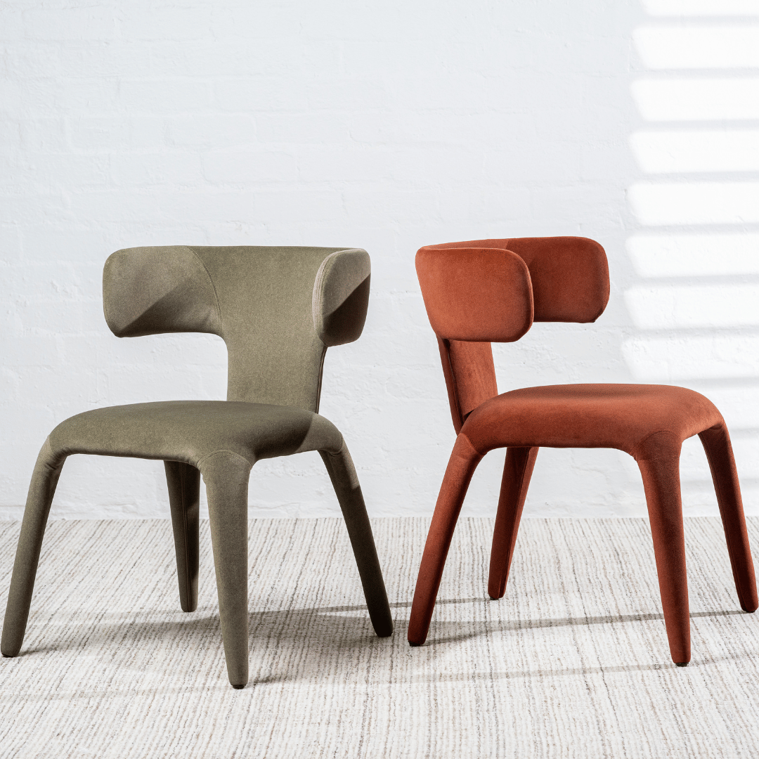 Chaise de salle à manger en tissu vert avec dossier incurvé