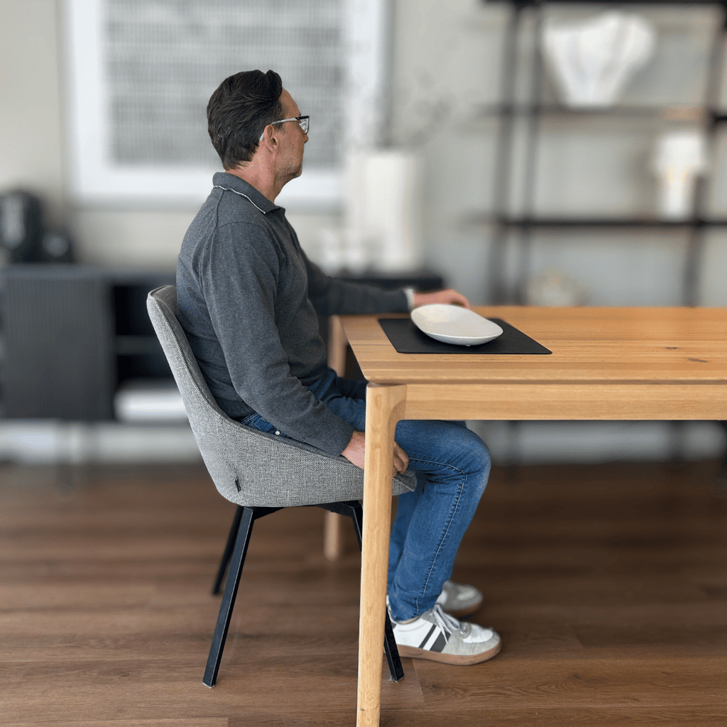 Chaise de salle à manger moderne en métal noir avec pivot