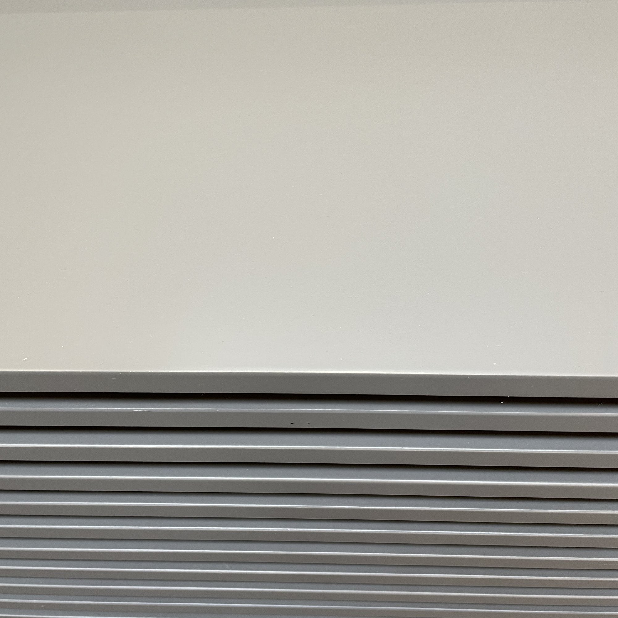 Meuble TV gris brume avec rangement pour le salon