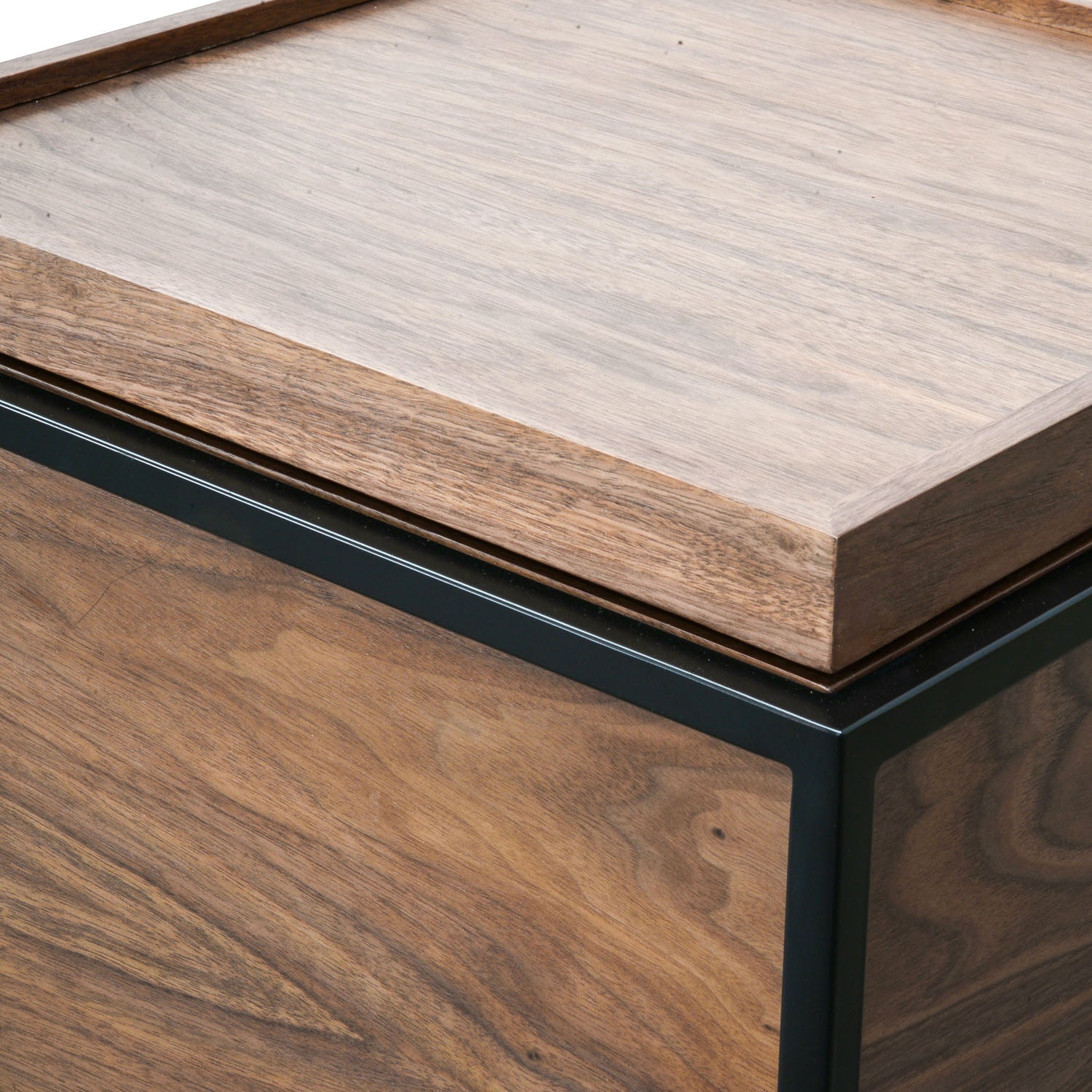 Table d'appoint mi-siècle en noyer naturel avec plateau pivotant et rangement pour chambre à coucher