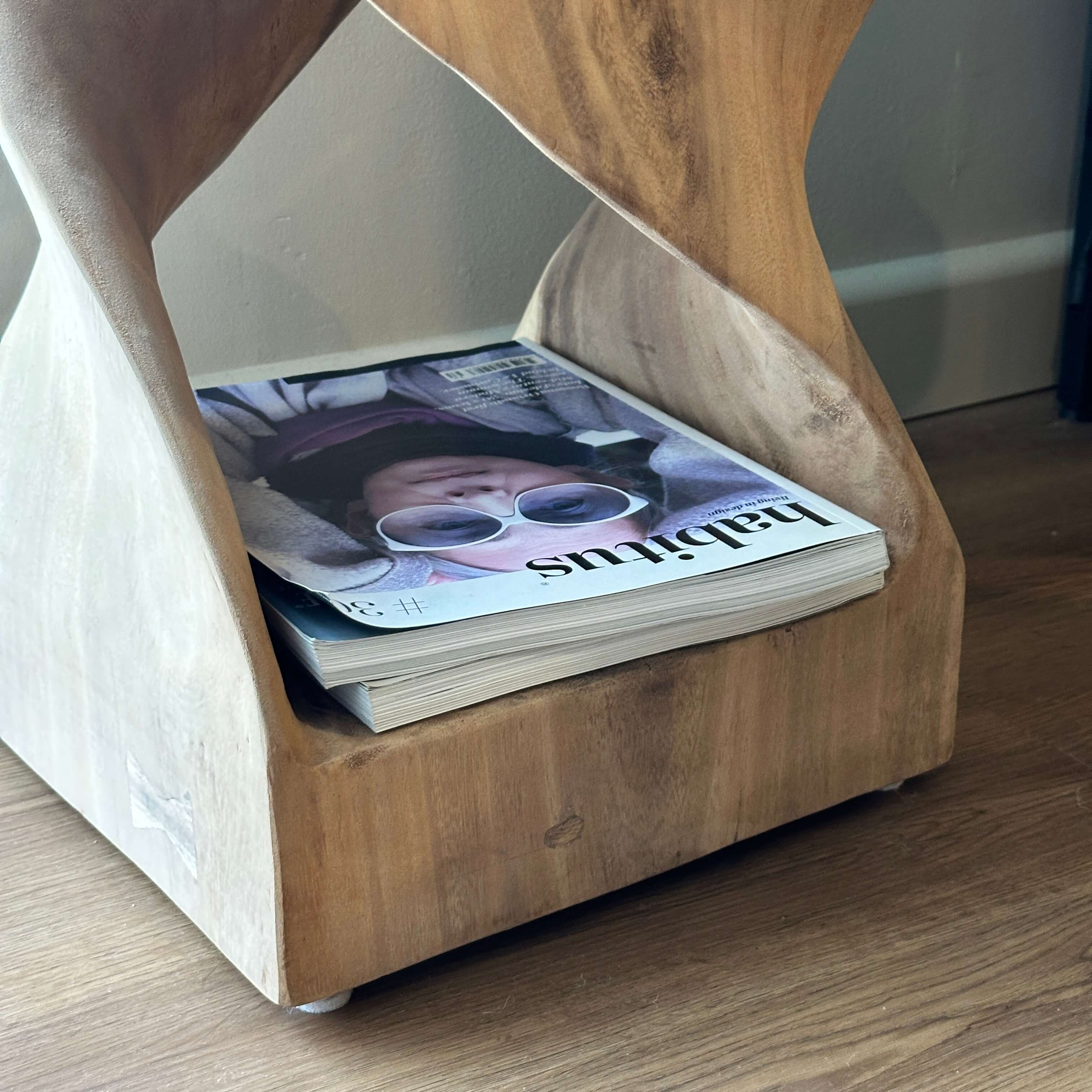 Table d'appoint en bois naturel avec rangement pour le salon