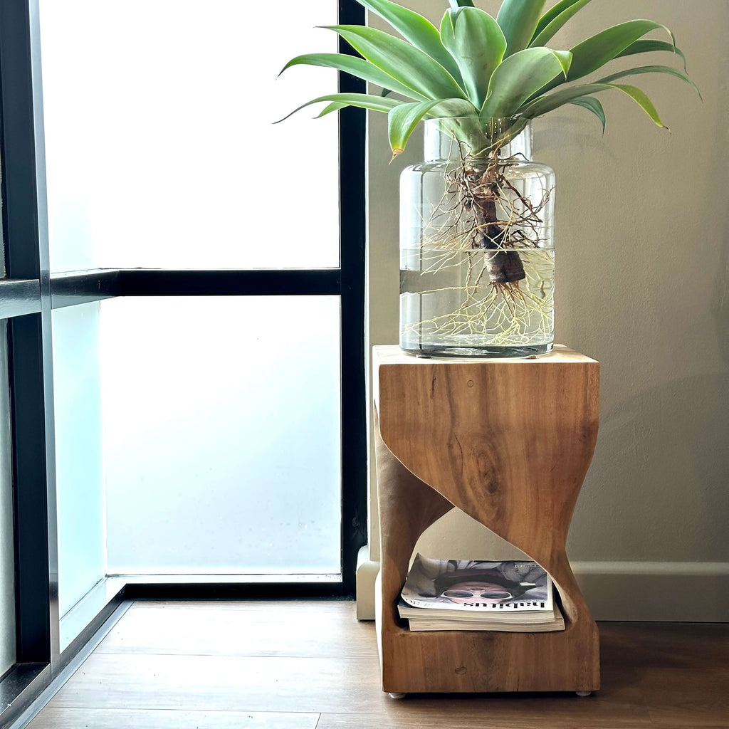 Table d'appoint en bois naturel avec rangement pour le salon