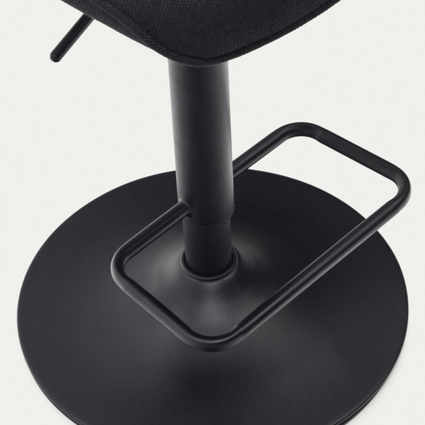 Tabouret de bar en acier noir avec siège rembourré pour cuisine