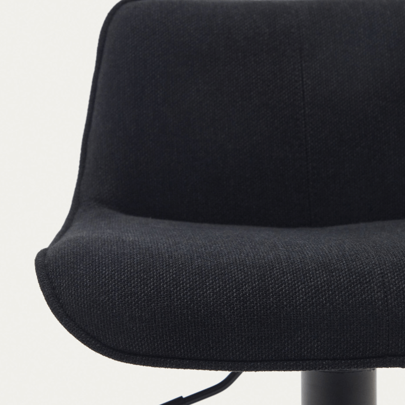 Tabouret de bar en acier noir avec siège rembourré pour cuisine