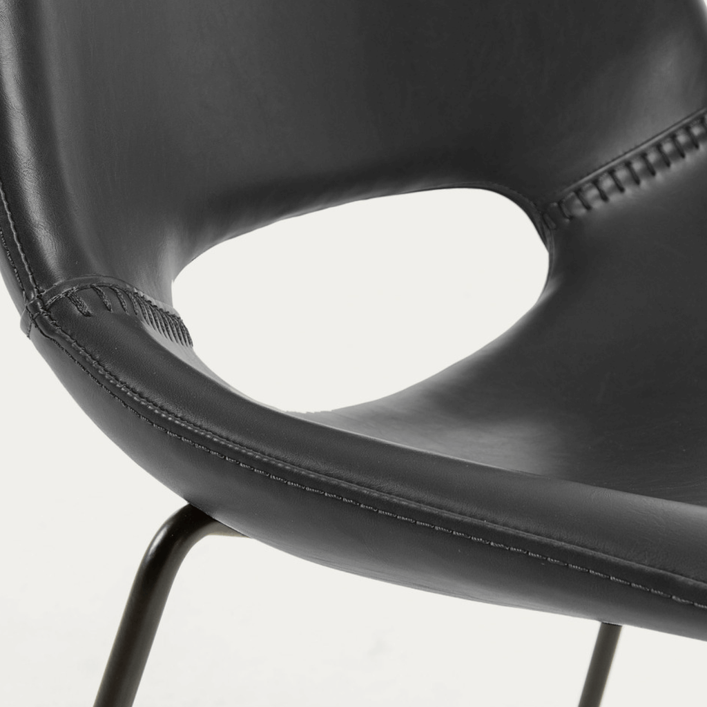Chaise de salle à manger en similicuir noir de style Mid-Century