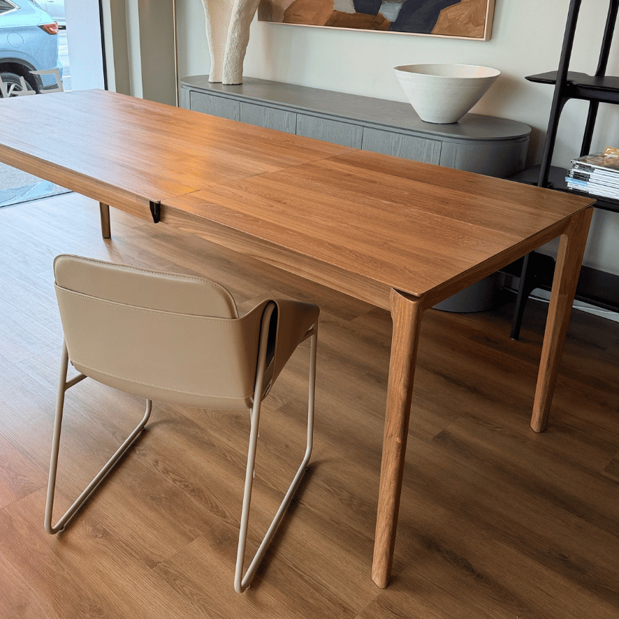 Chaise de salle à manger industrielle en cuir couleur sable avec assise capitonnée pour salle à manger