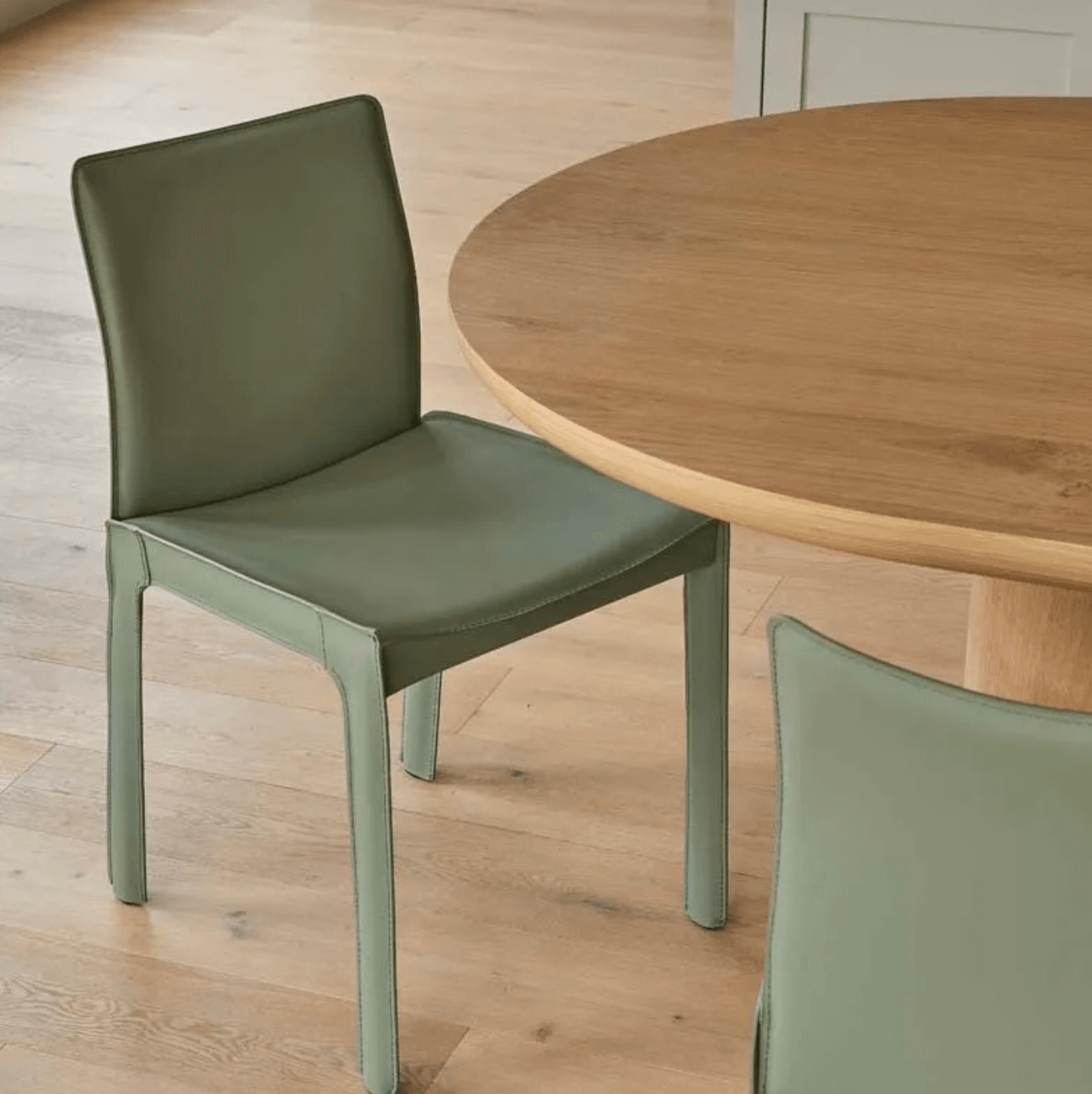 Chaise de salle à manger en cuir tanné et rembourrée pour la salle à manger