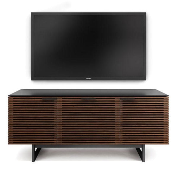 Meuble de divertissement en noyer et charbon de bois de style Mid-Century avec rangement pour le salon