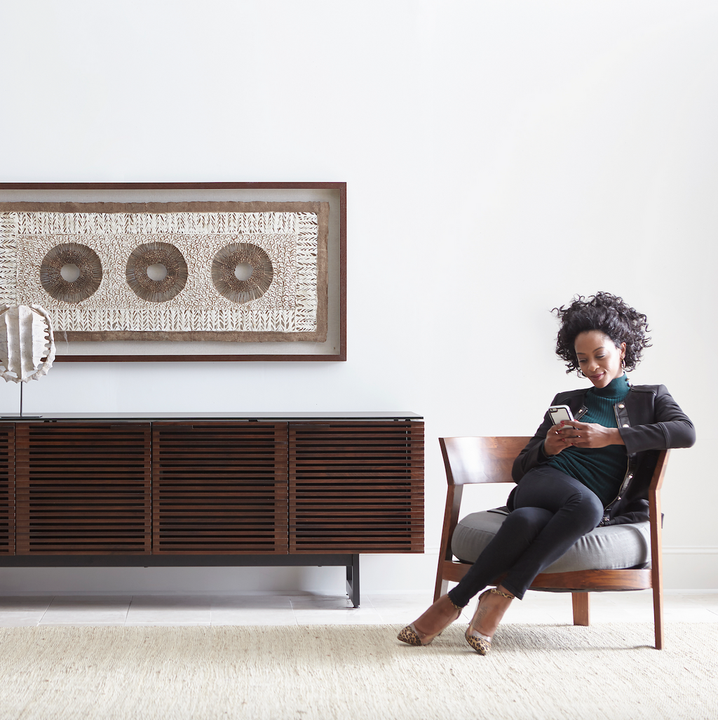 Meuble TV moderne en noyer et charbon de bois pour salon