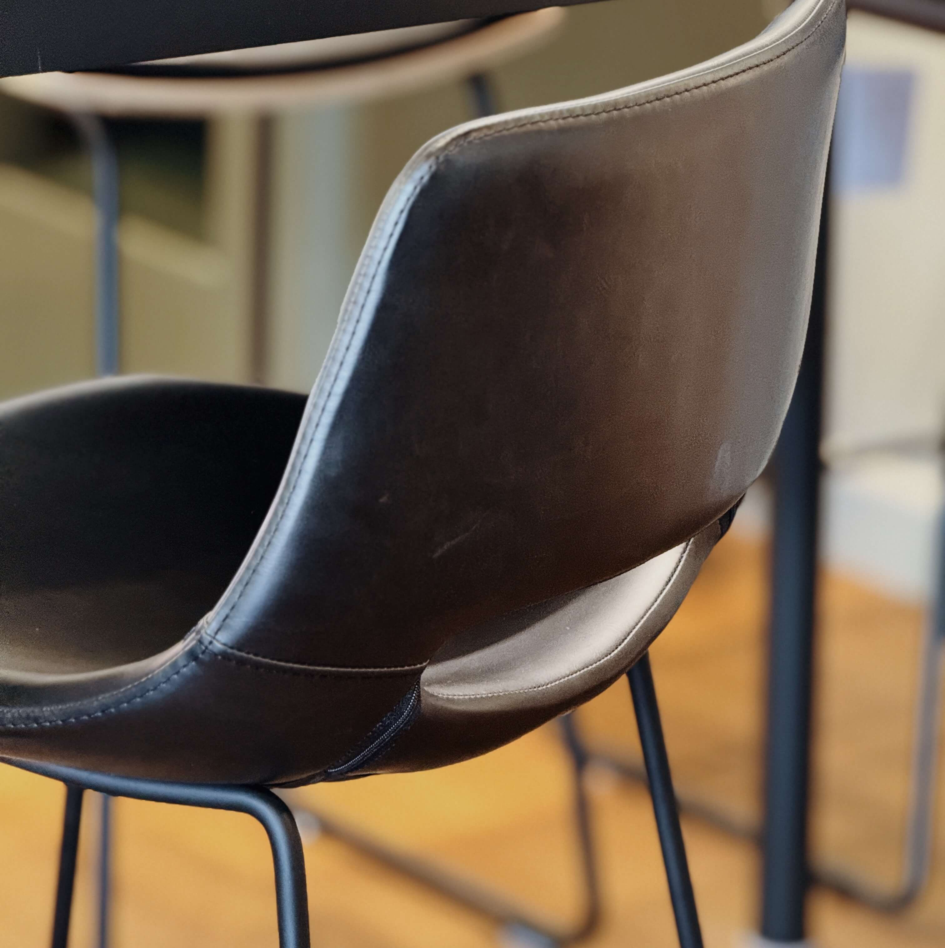 Tabouret de bar de cuisine en similicuir noir de style Mid-Century