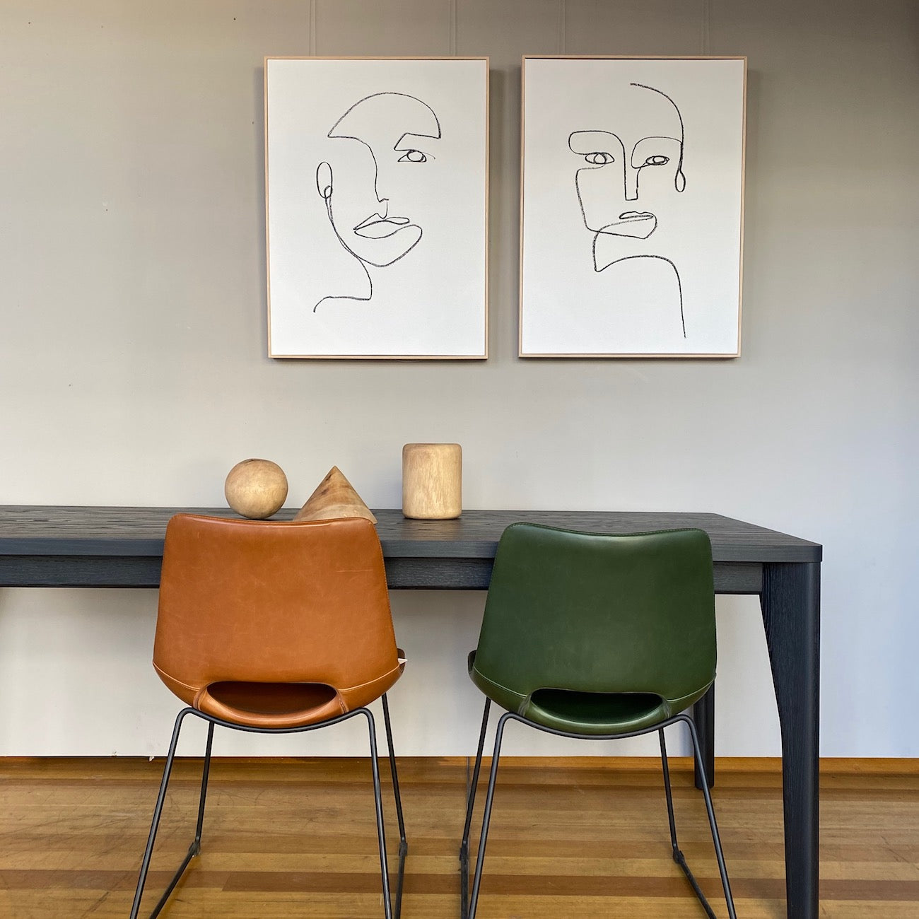 Chaise de salle à manger en similicuir vert style Mid-Century