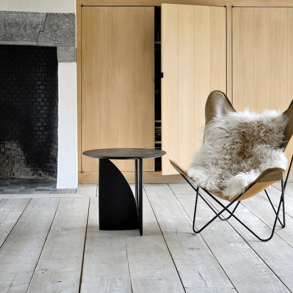 Table d'appoint en chêne noir