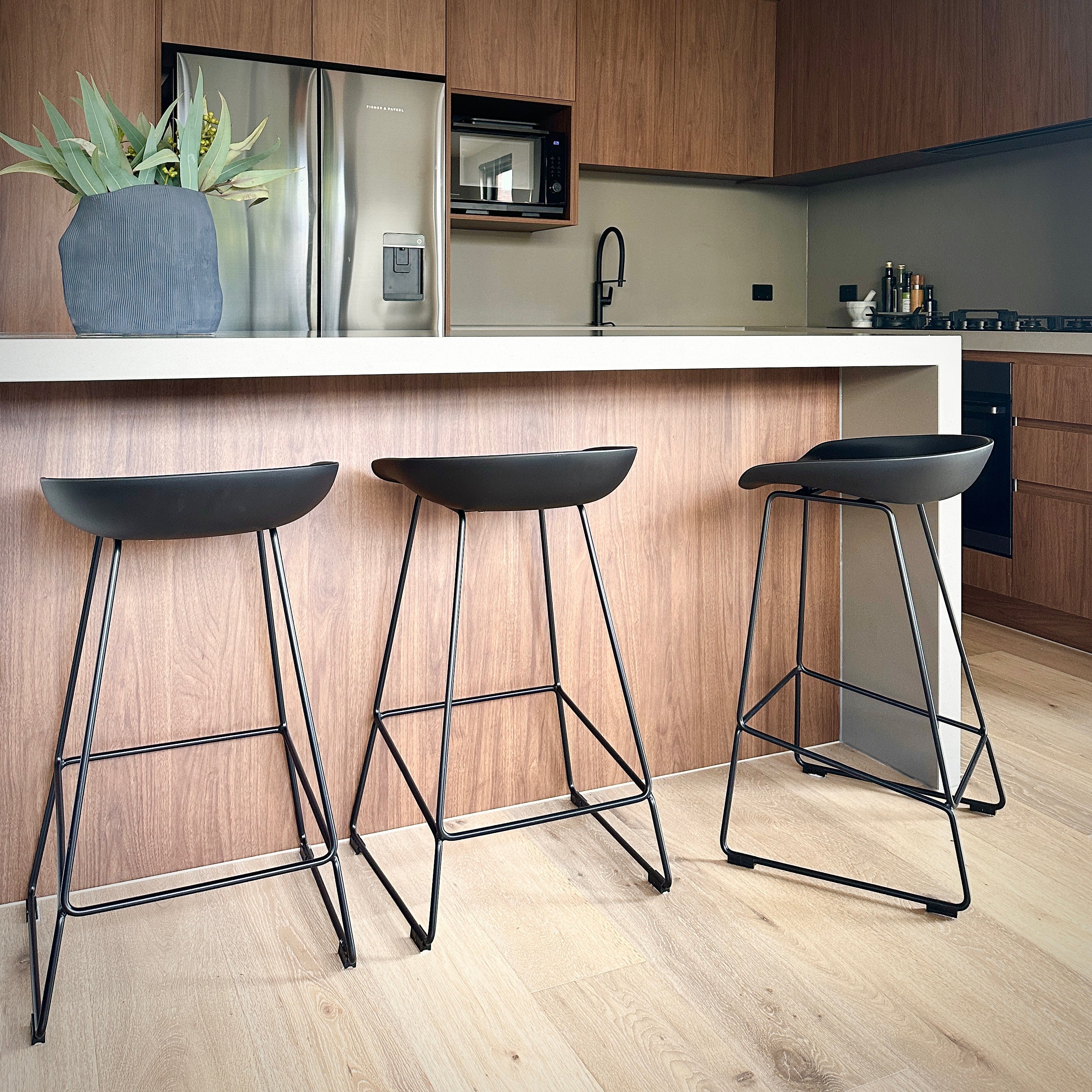 Tabouret de bar moderne en acier noir pour cuisine