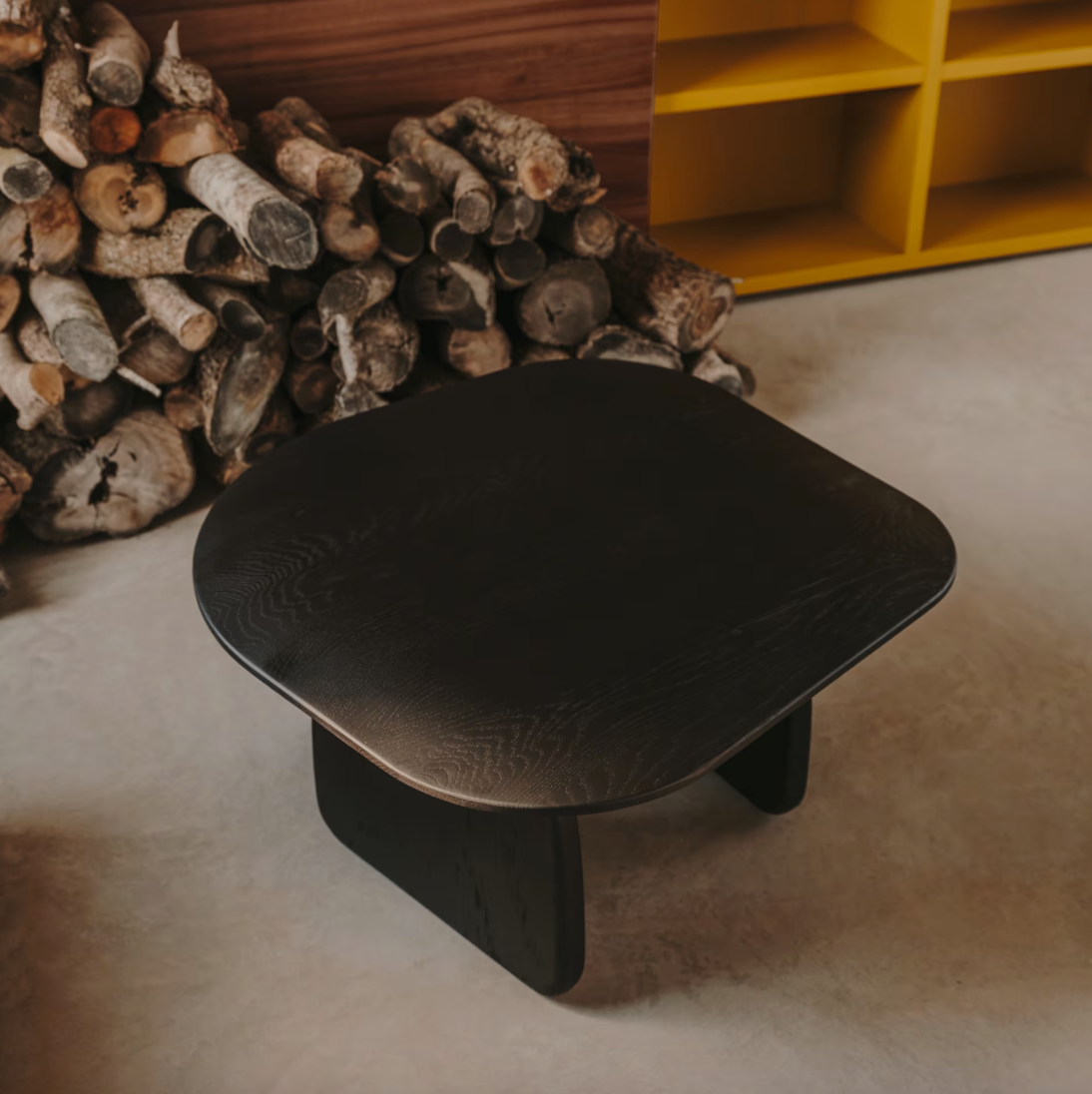 Table d'appoint en chêne noir
