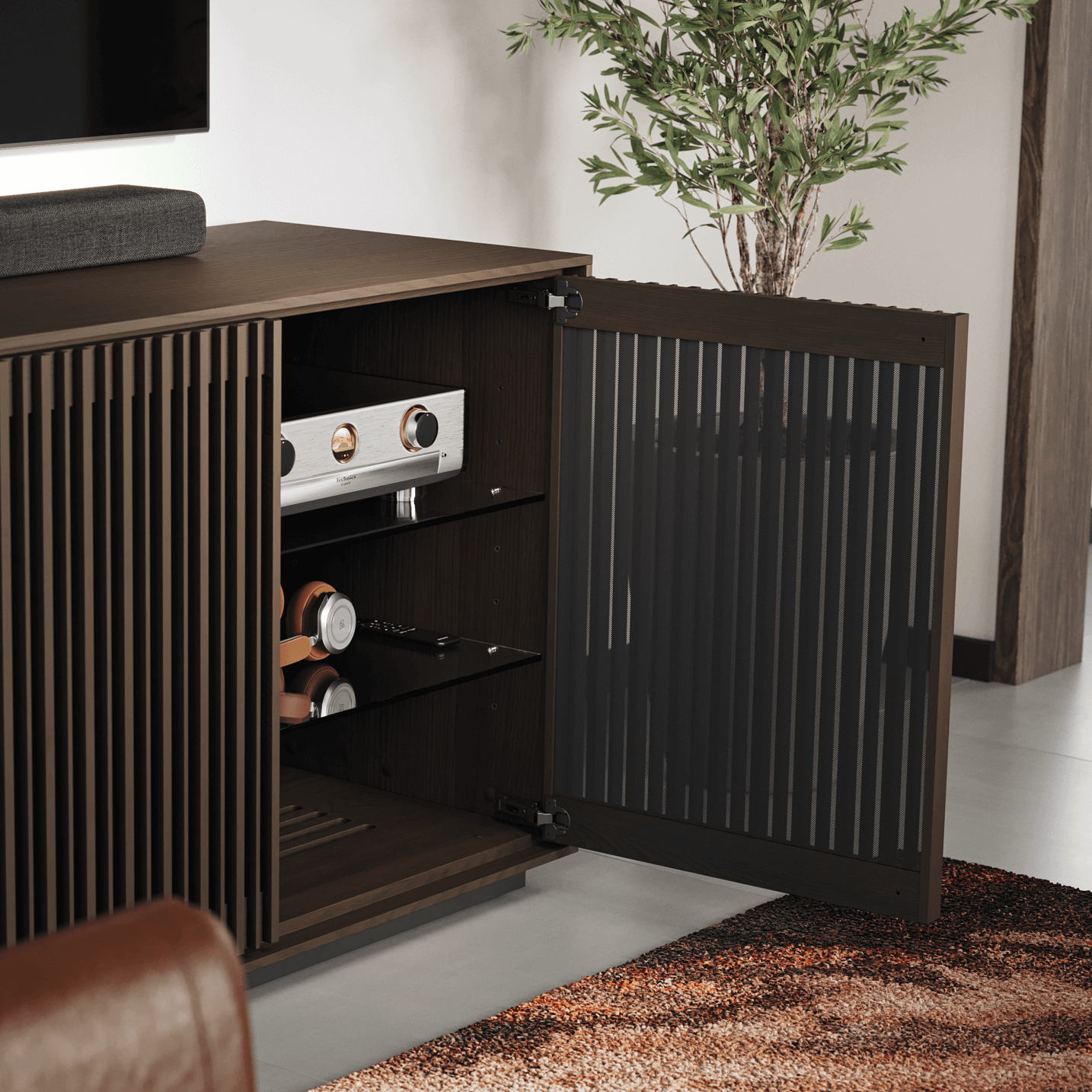 Meuble TV en chêne grillagé pour salon