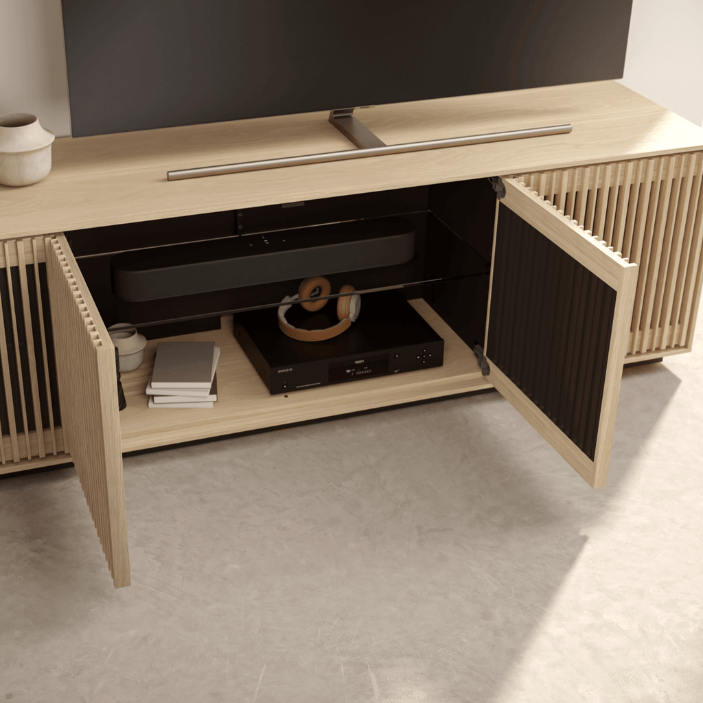 Meuble TV/divertissement en chêne blanchi pour salon
