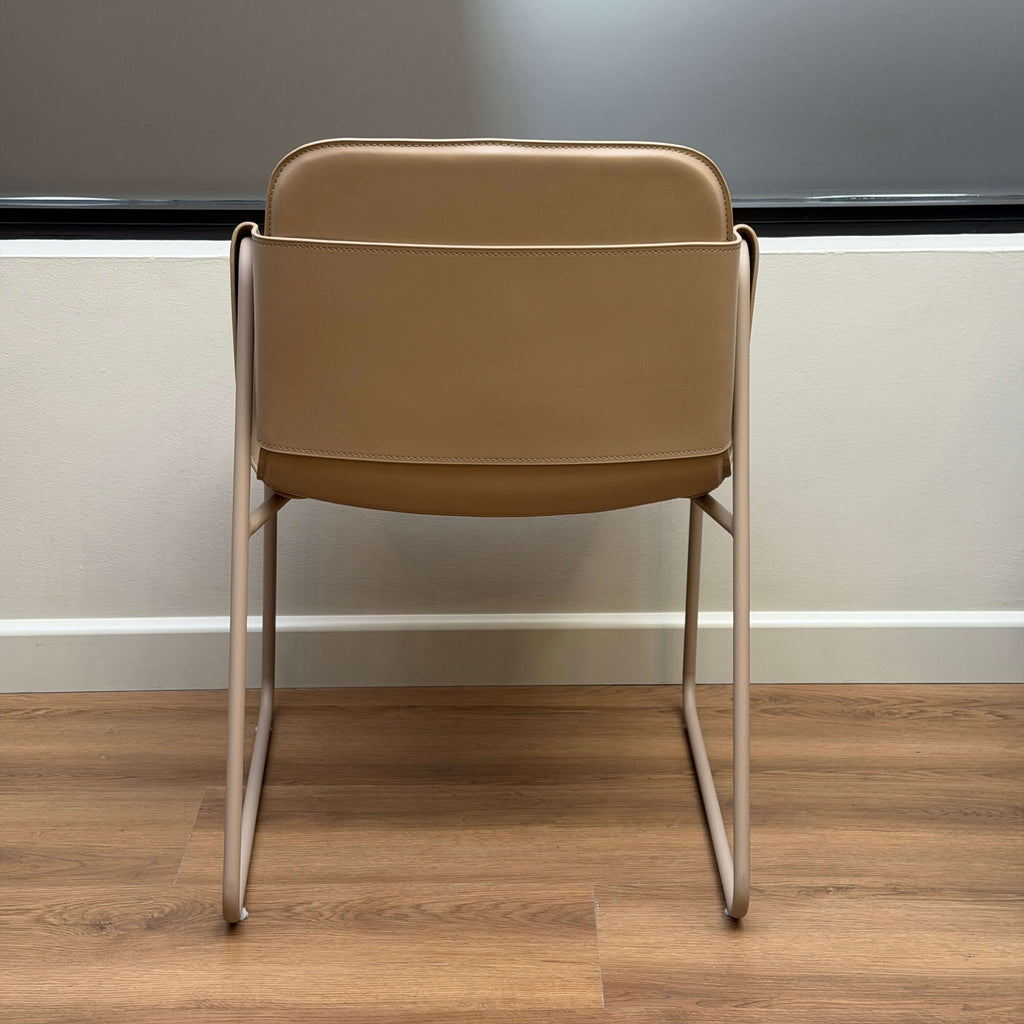 Chaise de salle à manger industrielle en cuir couleur sable avec assise capitonnée pour salle à manger